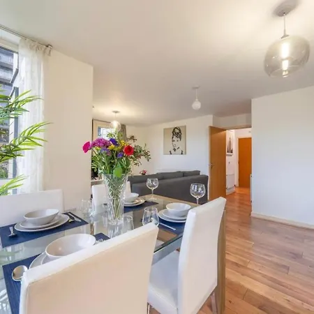 2 Bed-2 Bath-Sleeps 6-Free Parking-Free Gym Access -Wifi
